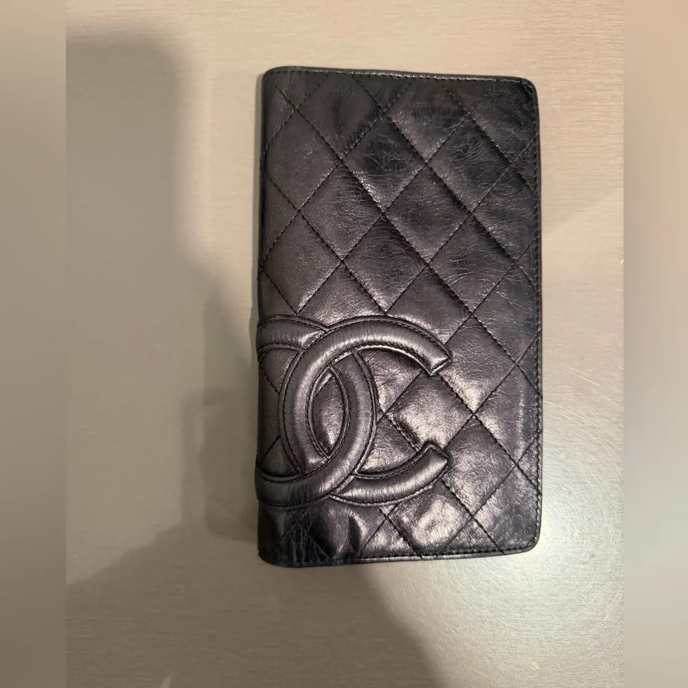 CHANEL Quilted Dark Leather wallet - Picture 2 of 11
